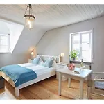 Weingut & Gaestehaus Giwergreif 3*
