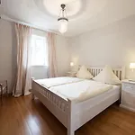 Weingut & Gastehaus Giwergreif بيت ضيافة 3*