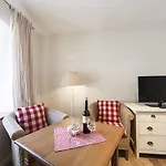 Weingut & Gaestehaus Giwergreif בית הארחה 3*