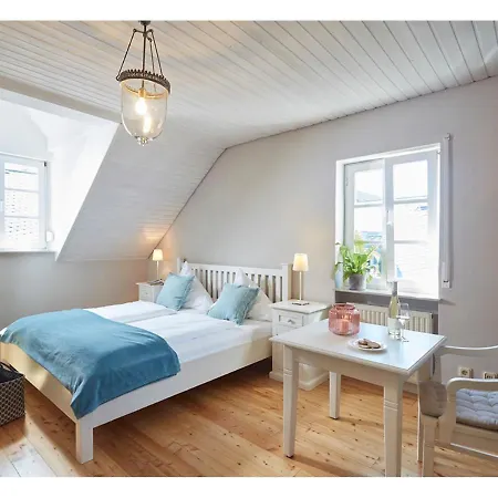 Weingut & Gaestehaus Giwergreif 3*