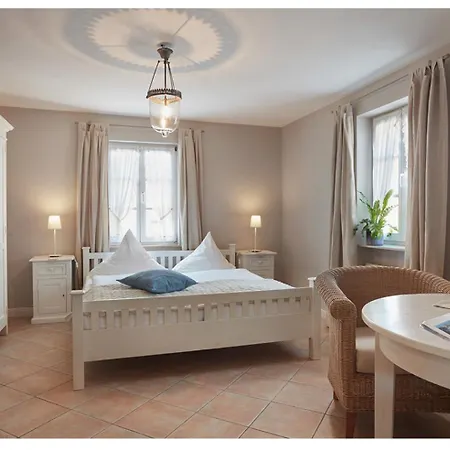 Weingut & Gaestehaus Giwergreif 3*