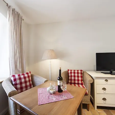 Weingut & Gaestehaus Giwergreif Gasthuis 3*